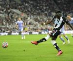 Newcastle salva un punto gracias a Saint-Maximin