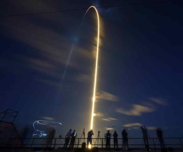 Tom Cruise da un vistazo a vuelo privado de SpaceX