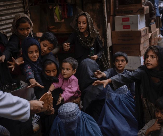 Restringen talibanes los derechos de las mujeres