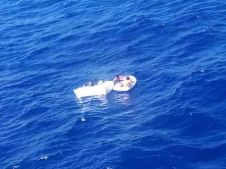 Rescatan a menores cuya lancha naufragó Rescatan a menores cuya lancha naufragó