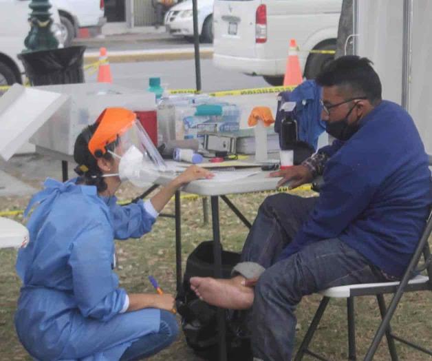 Médicos auxilian a migrantes