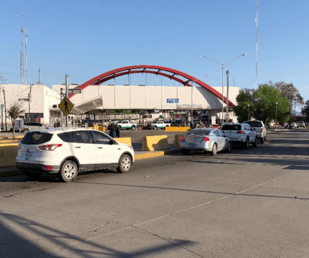 Larga espera de estudiantes para cruzar hacia EU