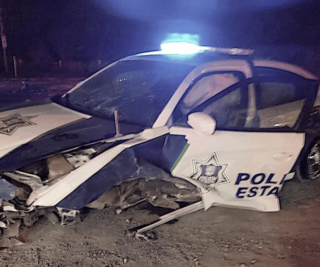 Auto ‘fantasma’ impacta patrulla; 1 policía herido Auto ‘fantasma’ impacta patrulla; 1 policía herido