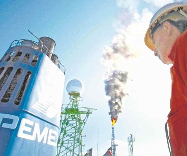 Petroleros emplazan a huelga en Pemex el 30 de septiembre