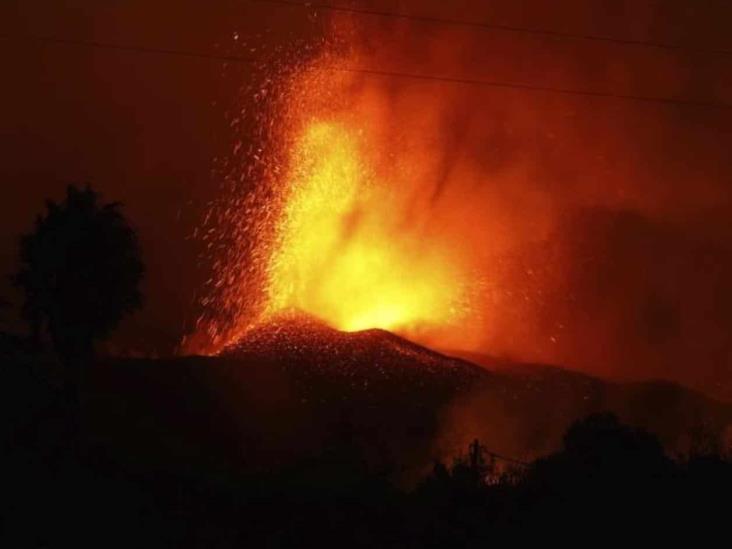 La lava y los temblores causan preocupación en isla española La lava y los temblores causan preocupación en isla española