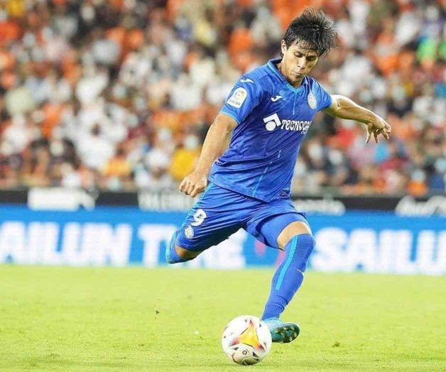 Macías es titular contra el Atlético de Madrid