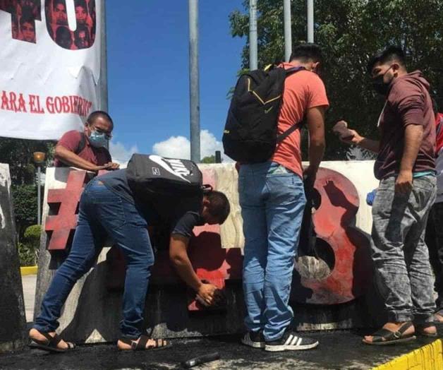 Se deslindan normalistas de muerte de 2 personas