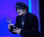 Pese a polémica, Depp recibe su Donostia en San Sebastián