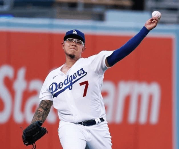 Julio Urías se va sin decisión ante Colorado