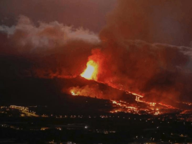 Isla de España enfrenta riesgos tras erupción volcánica Isla de España enfrenta riesgos tras erupción volcánica