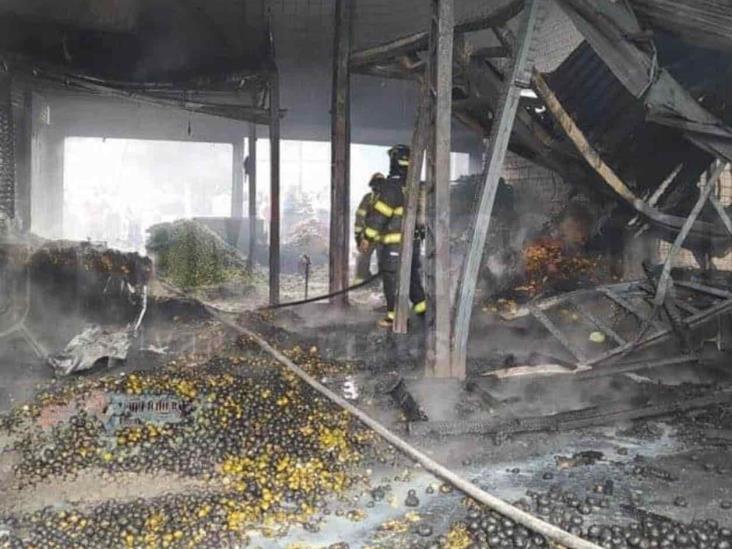 Destruye incendio populoso mercado de San Salvador Destruye incendio populoso mercado de San Salvador
