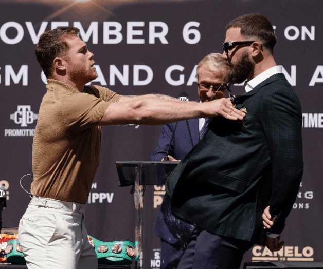 ¡Se lían a golpes!