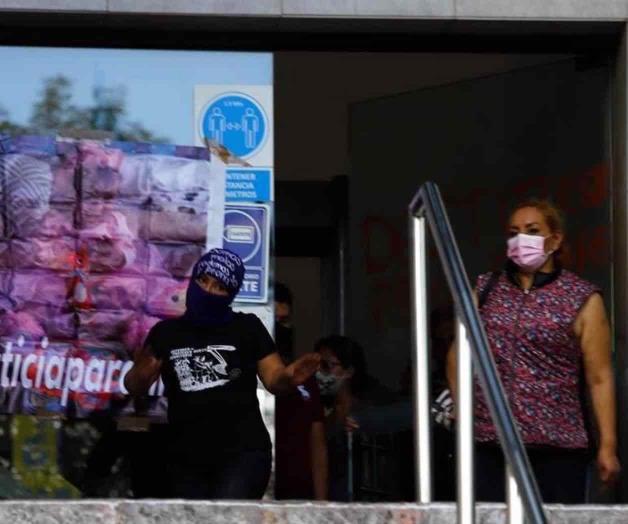 Toman encapuchadas inmueble de CNDH