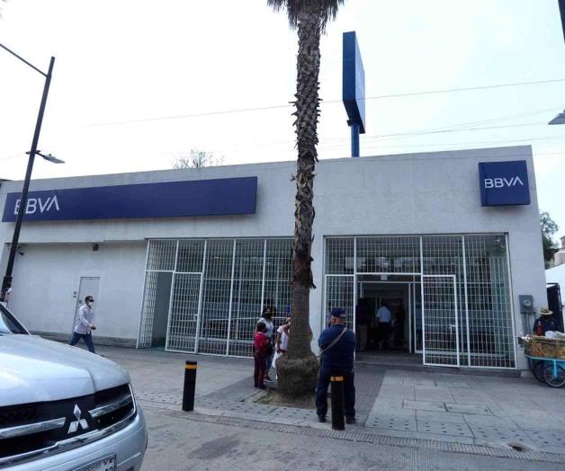 Reclaman 80 mil por falla de BBVA