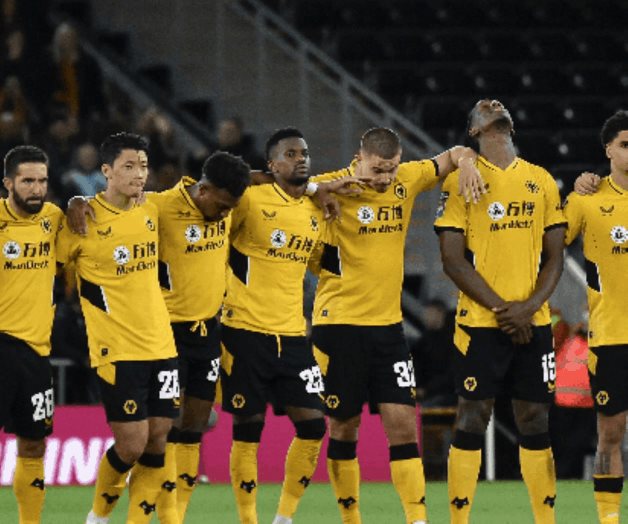 Raúl Jiménez ve desde la banca caída de los ‘Wolves’ en penales