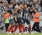 ¡Acechan Rayados a líderes!