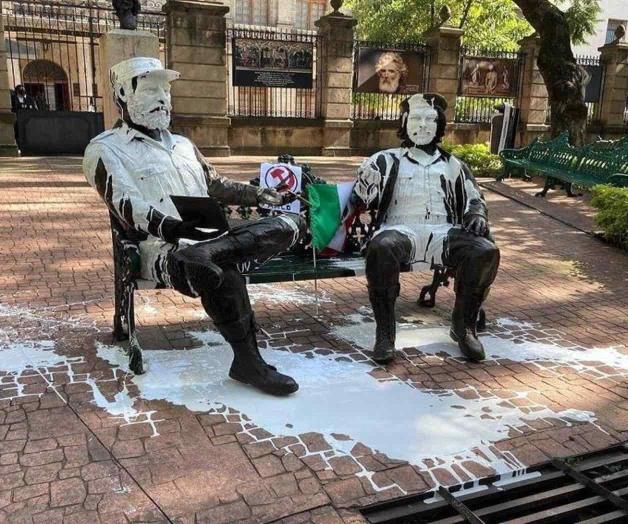 Indaga FGJ a hombres por daño a esculturas