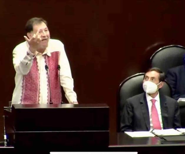 Responde Noroña con señal obscena a diputada