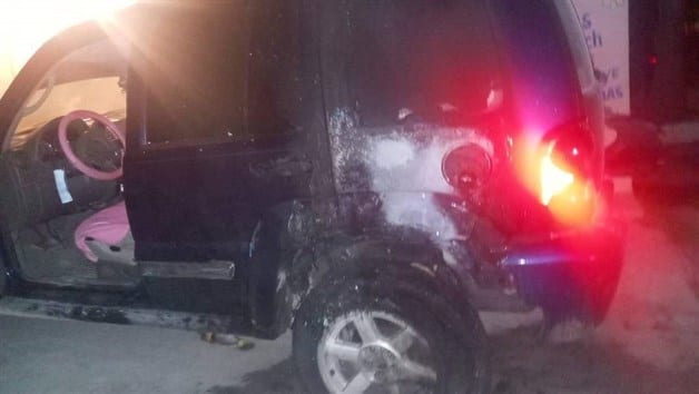 Queman intencionalmente auto a jovencita en Hacienda Las Brisas 3