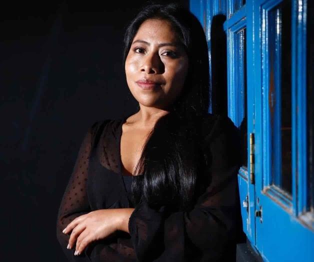 Yalitza vuelve a modelar, ahora para Prada