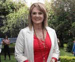 Le echa más leña al fuego