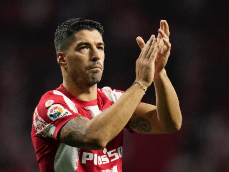 Hunde Luis Suárez al Barcelona; 2-0 Hunde Luis Suárez al Barcelona; 2-0