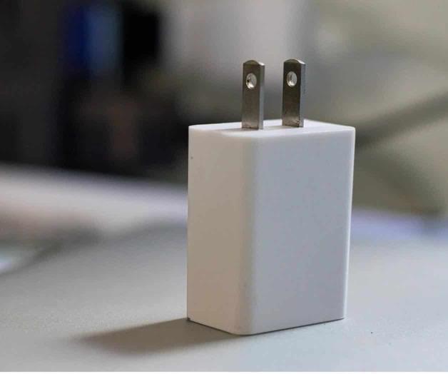 Profeco inicia retiro de tres cargadores de celular por alto riesgo Profeco inicia retiro de tres cargadores de celular por alto riesgo