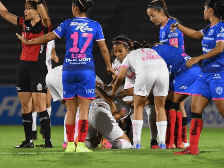 Futbolista de Santos sufre escalofriante lesión Futbolista de Santos sufre escalofriante lesión