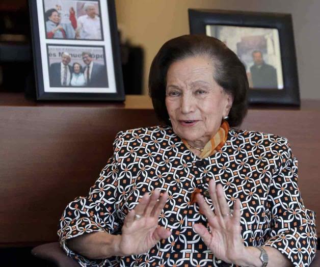 Avala Senado entregar medalla a Ifigenia Mtz.