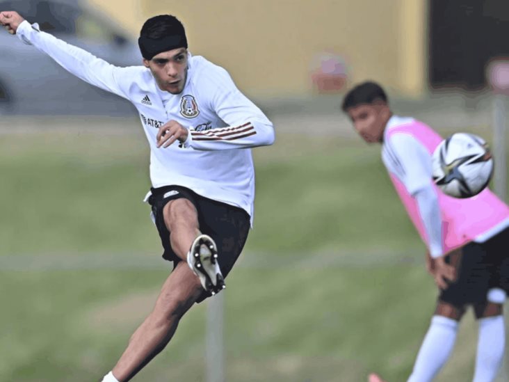 Raúl Jiménez viajará a El Salvador con la Selección Mexicana Raúl Jiménez viajará a El Salvador con la Selección Mexicana