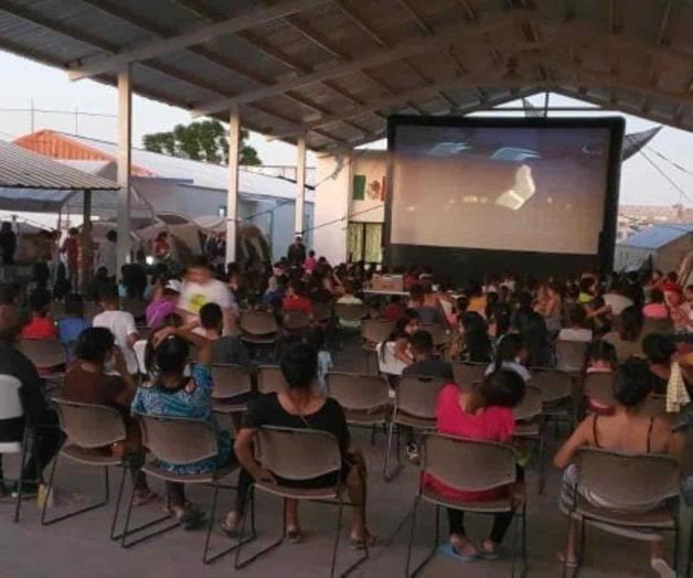 Llevan alimentos y diversión a albergue