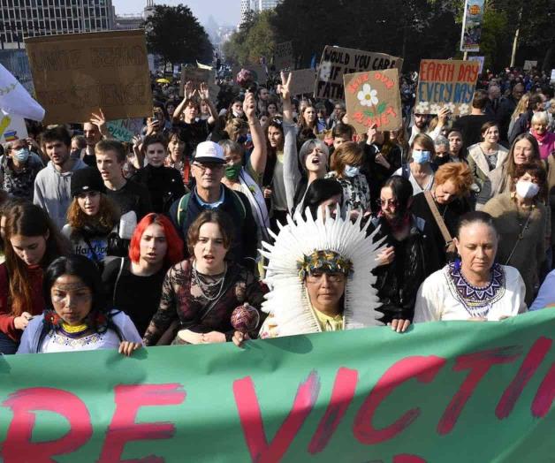 Marchan en Bruselas por cambio climático