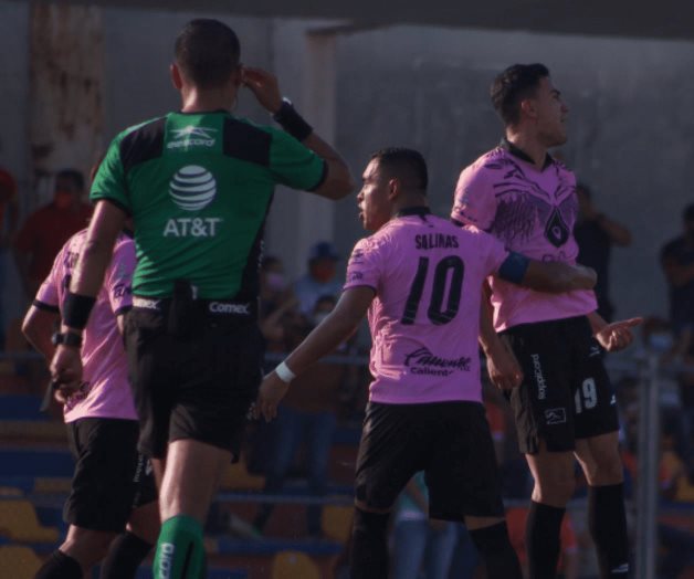 ¡Les dan la vuelta!