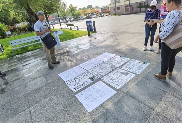 Protesta hombre en Plaza Juárez; pide le regresen a su hijo
