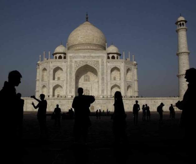 India recibe a turistas extranjeros ante caída de contagios