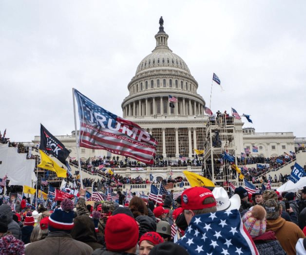 Acusan a policía del Capitolio de obstrucción Acusan a policía del Capitolio de obstrucción