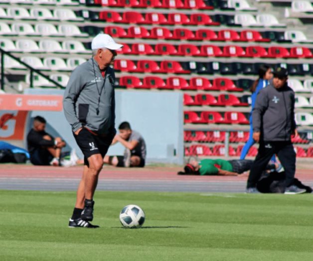 ‘Tuca’ Ferretti no culpa al arbitraje