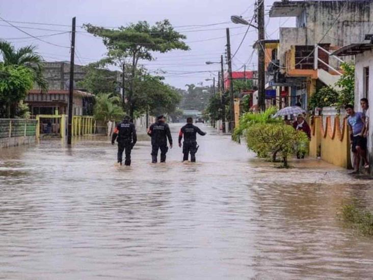 Reportan inundaciones en dos municipios del sur de Veracruz Reportan inundaciones en dos municipios del sur de Veracruz