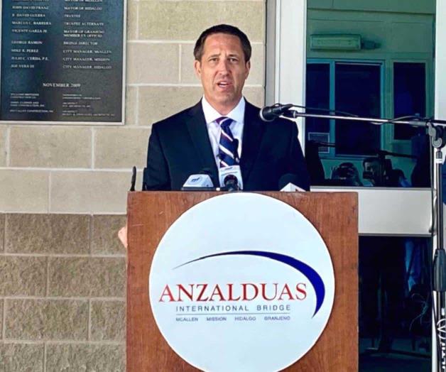 Contralor de Texas visita el puente de Anzaldúas
