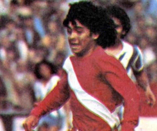 Diego Armando Maradona, a 45 años de su debut