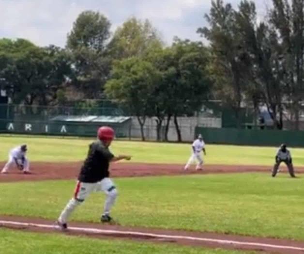 AMLO sufre “pequeño desgarre” en juego de beisbol