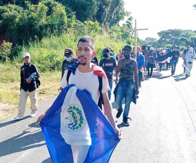 Caravana migrante sale de Tapachula, Chiapas; se dirige a CDMX