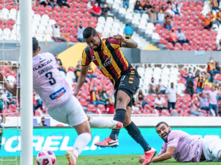 Ganan Leones Negros; aspiran a liguilla directa