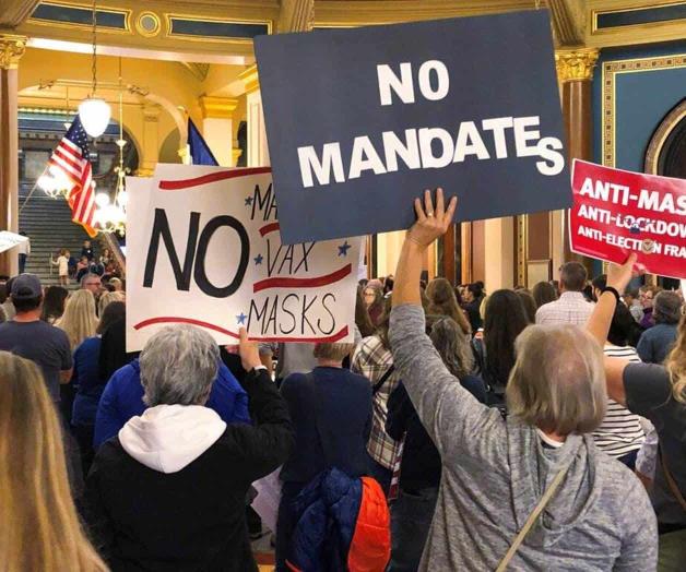 19 estados demandan a gobierno de Biden por exigir vacunas