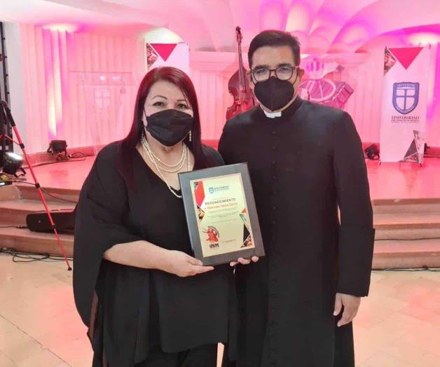 Reconocen su labor literaria en Matamoros