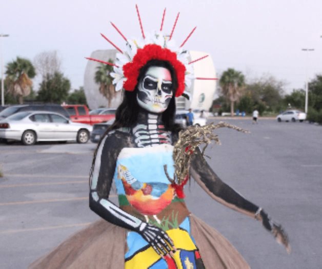 ‘Catrinas’: entre la curiosidad y el miedo; vivas o en piñatas son la sensación