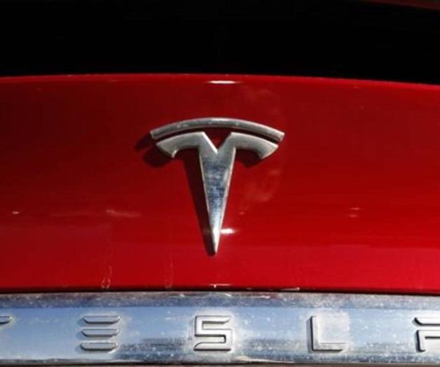 Tesla emite retiro por falla de frenos, corrige software