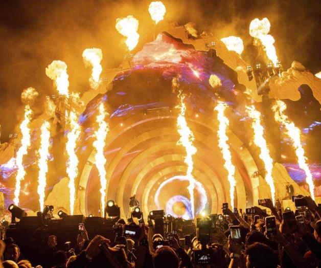 Mueren 8 asistentes tras avalancha en concierto de Travis Scott Mueren 8 asistentes tras avalancha en concierto de Travis Scott