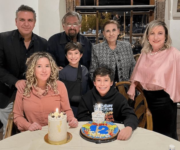 Le cantan Happy Birthday