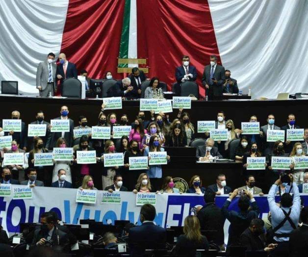 Llaman ‘miserable’ y ‘asesino’ a Gatell